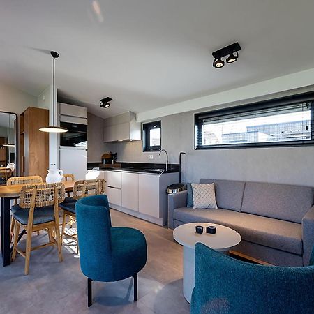 Luxury Docklodge On The Water Delfstrahuizen Exterior photo