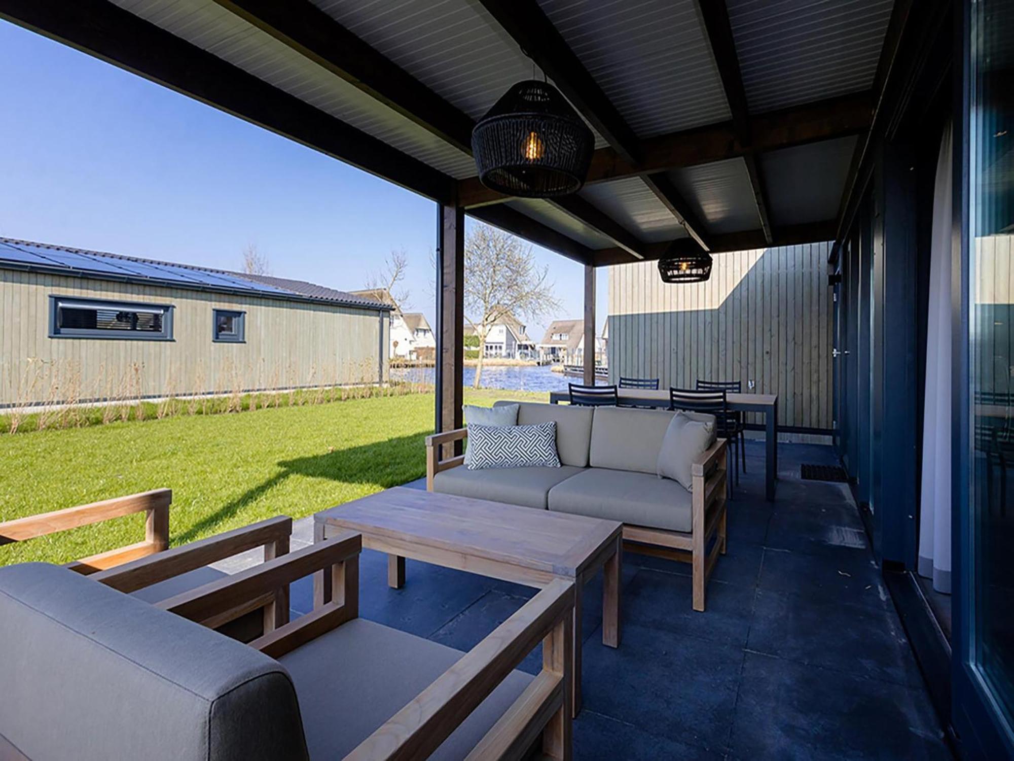 Luxury Docklodge On The Water Delfstrahuizen Exterior photo