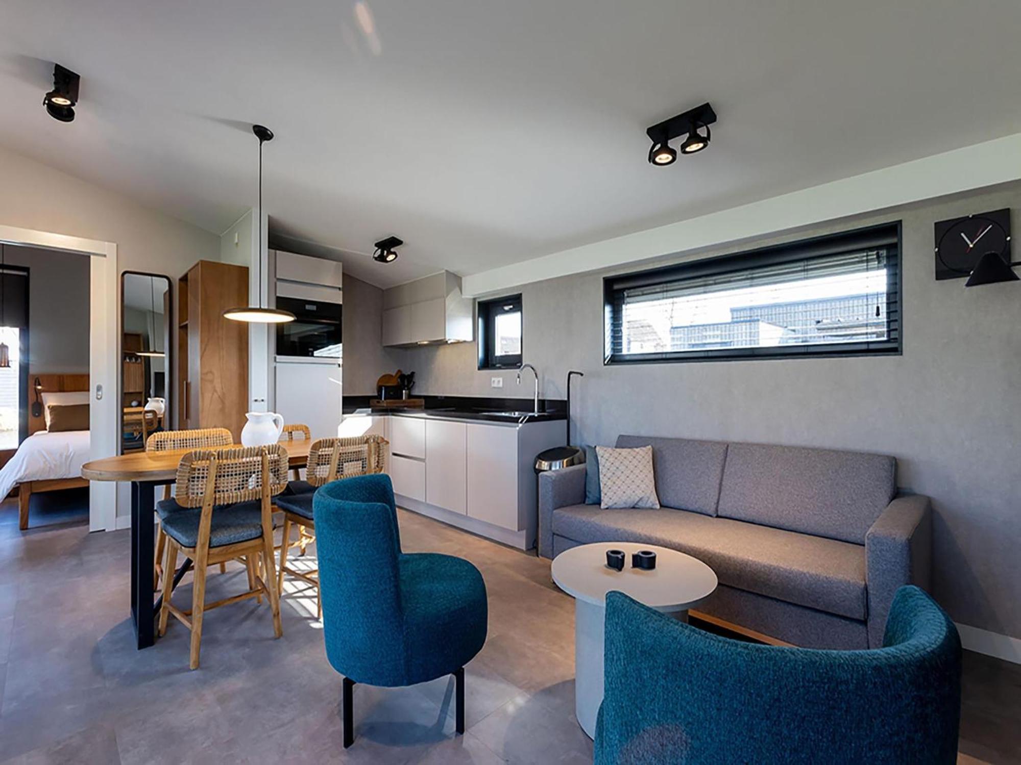Luxury Docklodge On The Water Delfstrahuizen Exterior photo